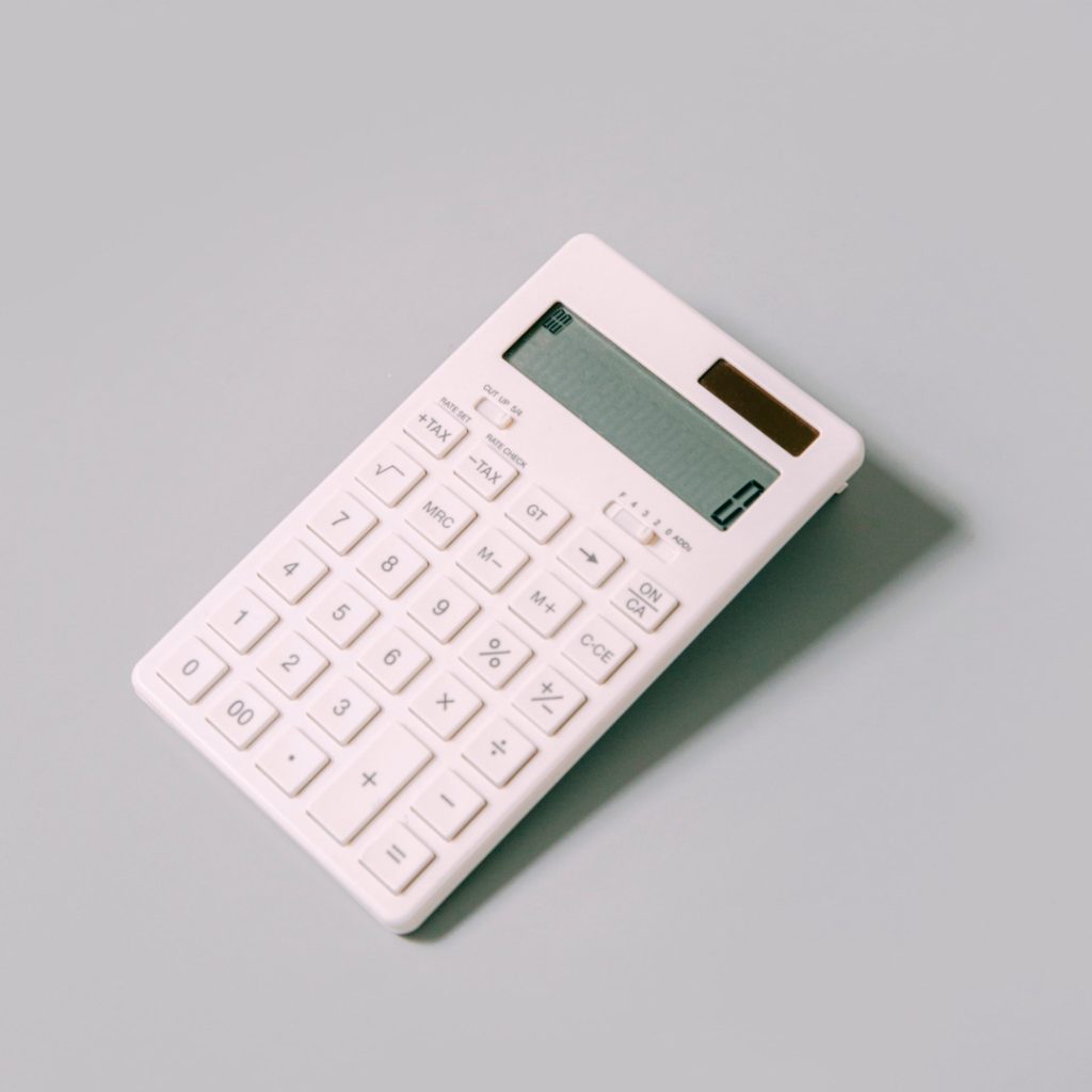 Foto de uma calculatora para calcular a faturação